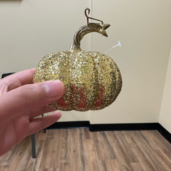 Pretty gold sparkling pumpkin 🎃 decor accent - Picture 9 of 10